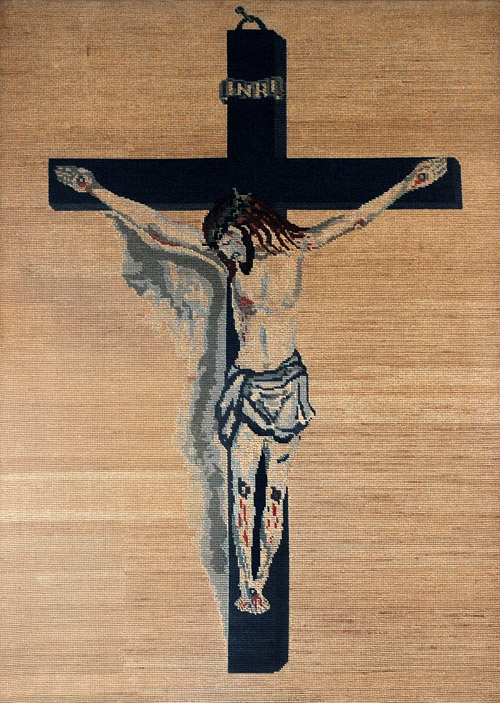 Crocifisso realizzato con la tela su disegno del padre del Fondatore.